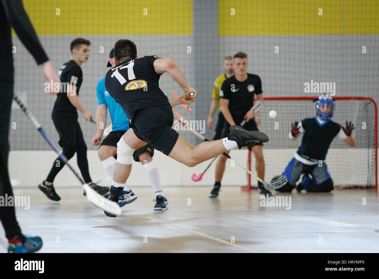 Bydgoszcz (Polonia). 05 Mar, 2017. Scene dal match Niedzwiedze Bydgoszcz versus Floorball Gdansk sono visto il 5 marzo, 2017. Floorballk o pavimento hockey è uno sport sviluppato in Svezia e popolare in Scandinavia e ha quasi mezzo milione di palyers registrati in tutto il mondo. Credito: Jaap Arriens/Alamy Live News Foto Stock