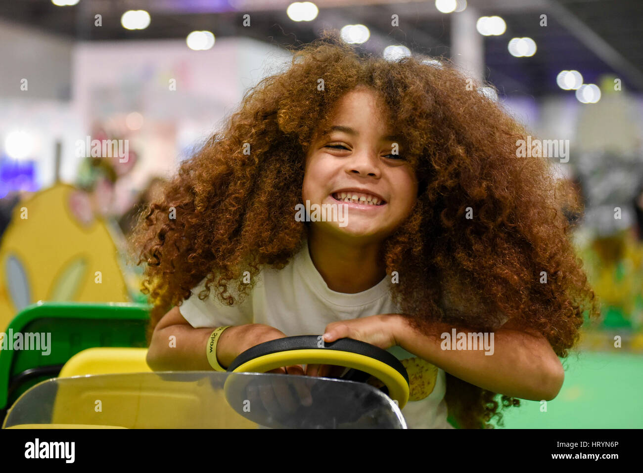 Londra, Regno Unito. Il 5 marzo 2017. Farouk James, di età compresa tra i 5, Instagram sensazione e modello di bambino, visiti la Peg-Perego stand presso il bambino mostra presso il centro Excel nei Docklands. Oltre 200 espositori hanno presentato i loro prodotti ai nuovi e dei genitori in attesa per oltre 24.000 visitatori questo fine settimana. Credito: Stephen Chung / Alamy Live News Foto Stock