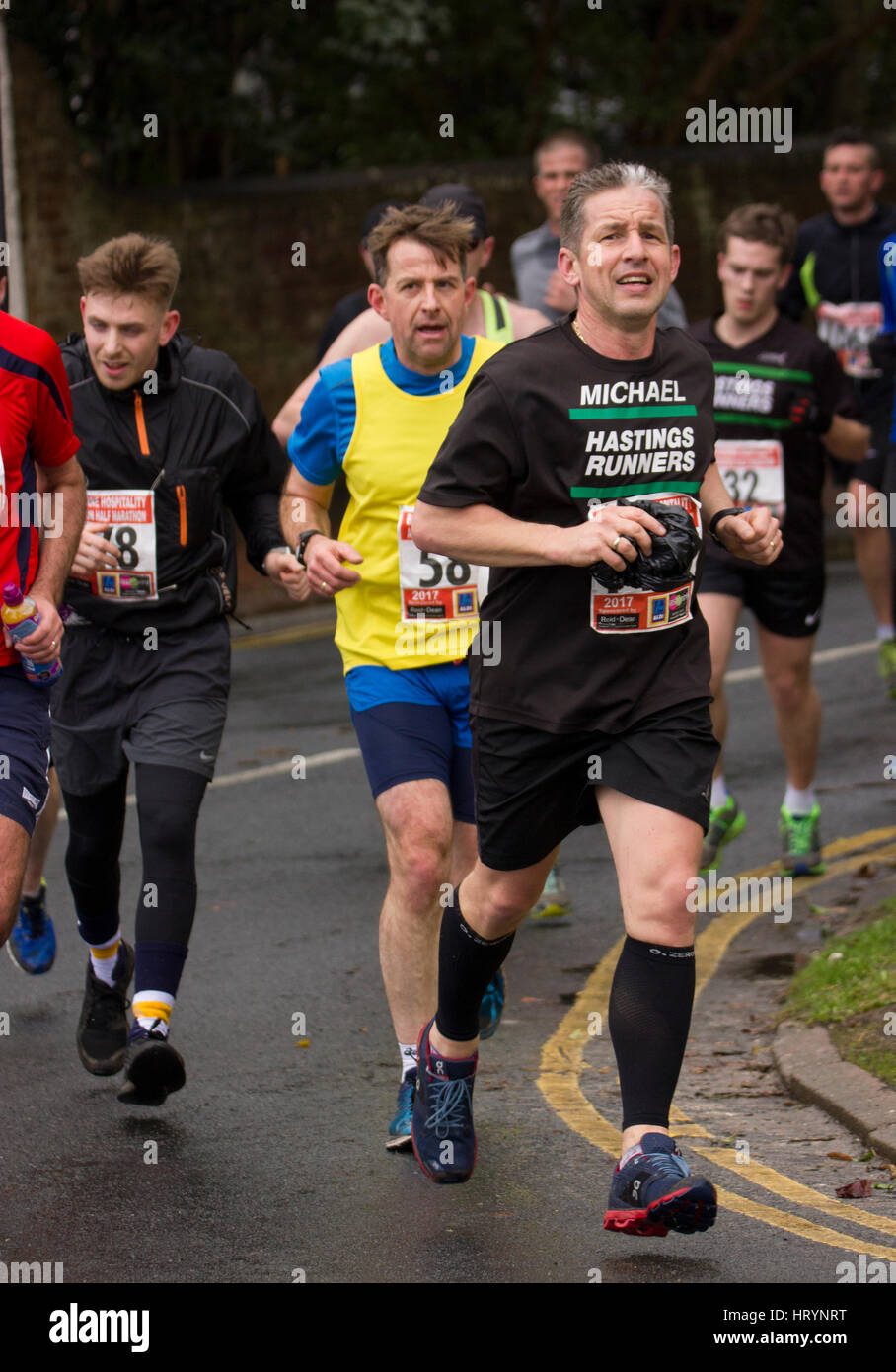 Eastbourne, east sussex, Regno Unito. 5 Mar, 2017. corridori che prenderanno parte alla eastbourne mezza maratona credito: Alan fraser/alamy live news Foto Stock