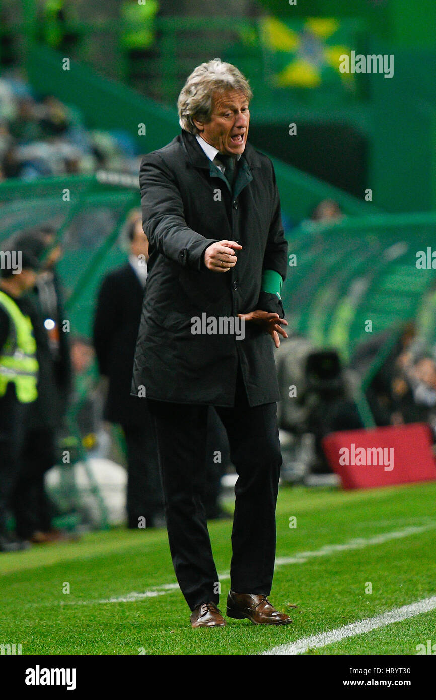 Il Portogallo, Lisbona, marzo 05, 2017 - CALCIO - Jorge Gesù, allenatore sportivo, in azione durante il match tra Sporting Clube de Portugal e Vitória Guimarães per il portoghese Football League a Estádio Alvalade XXI, a Lisbona, Portogallo. Credito: Bruno de Carvalho/Alamy Live News Foto Stock