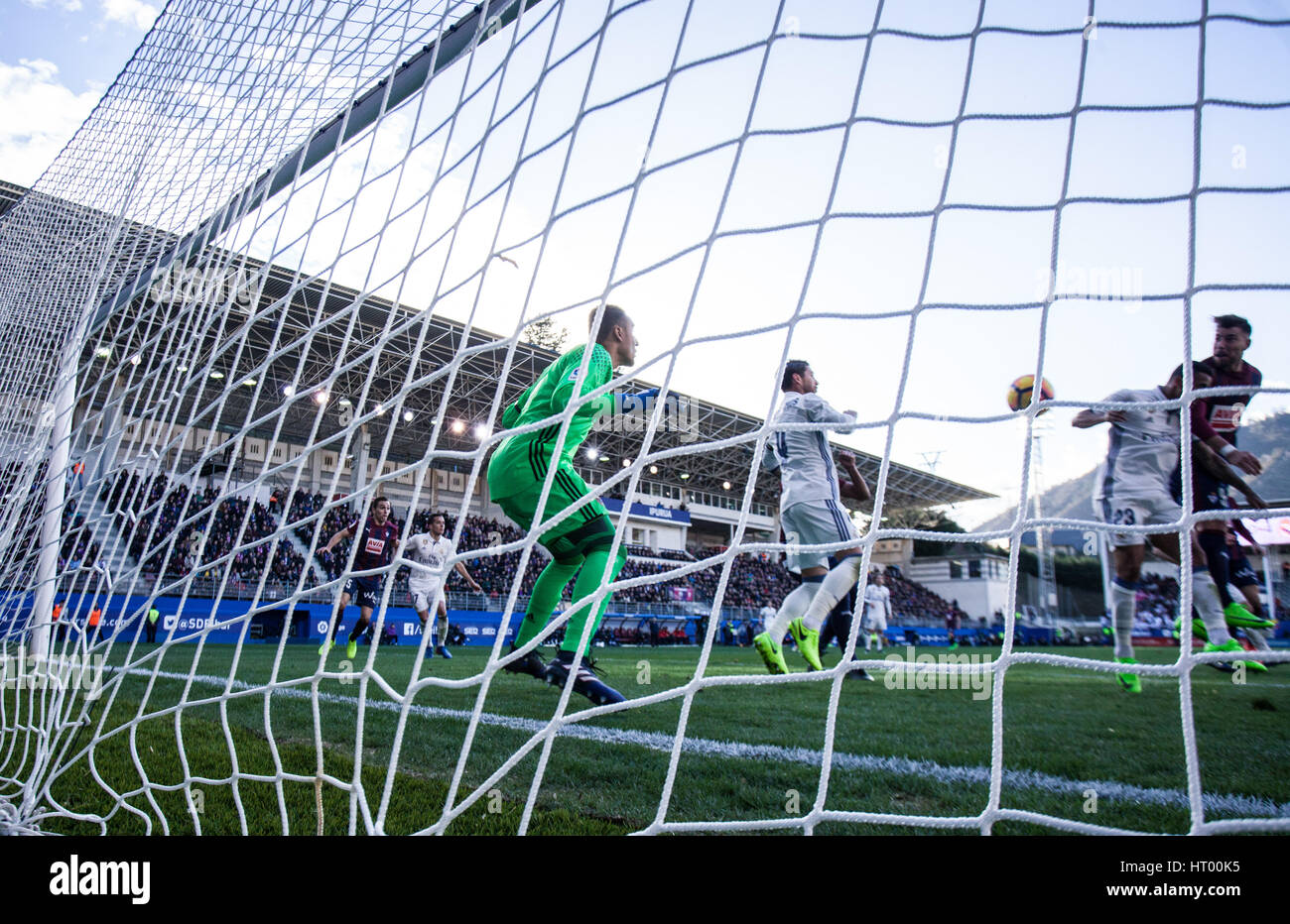 Eibar, Spagna. 4 Marzo, 2017. Match Day di La Liga Santander 2016 - 2017 stagione tra S.D Eibar e Real Madrid C.F, giocato Ipurua Stadium sabato 4 marzo 2017. Eibar, Spagna. Credito: VWPics/Alamy Live News Foto Stock