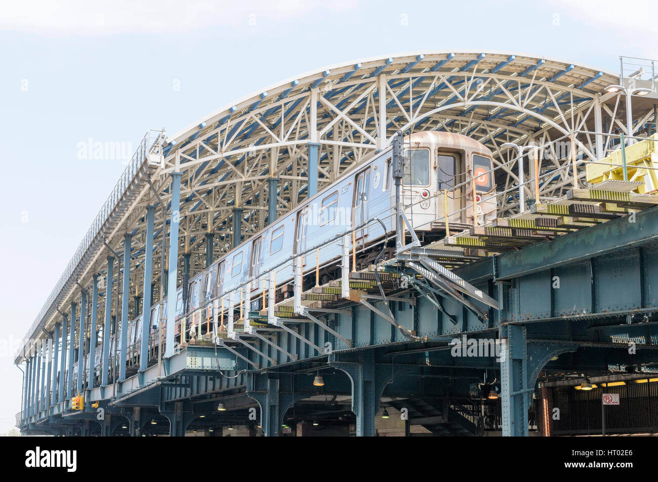'D' treno, Coney Island Stillwell Avenue stazione, Brooklyn, New York City, Stati Uniti d'America Foto Stock