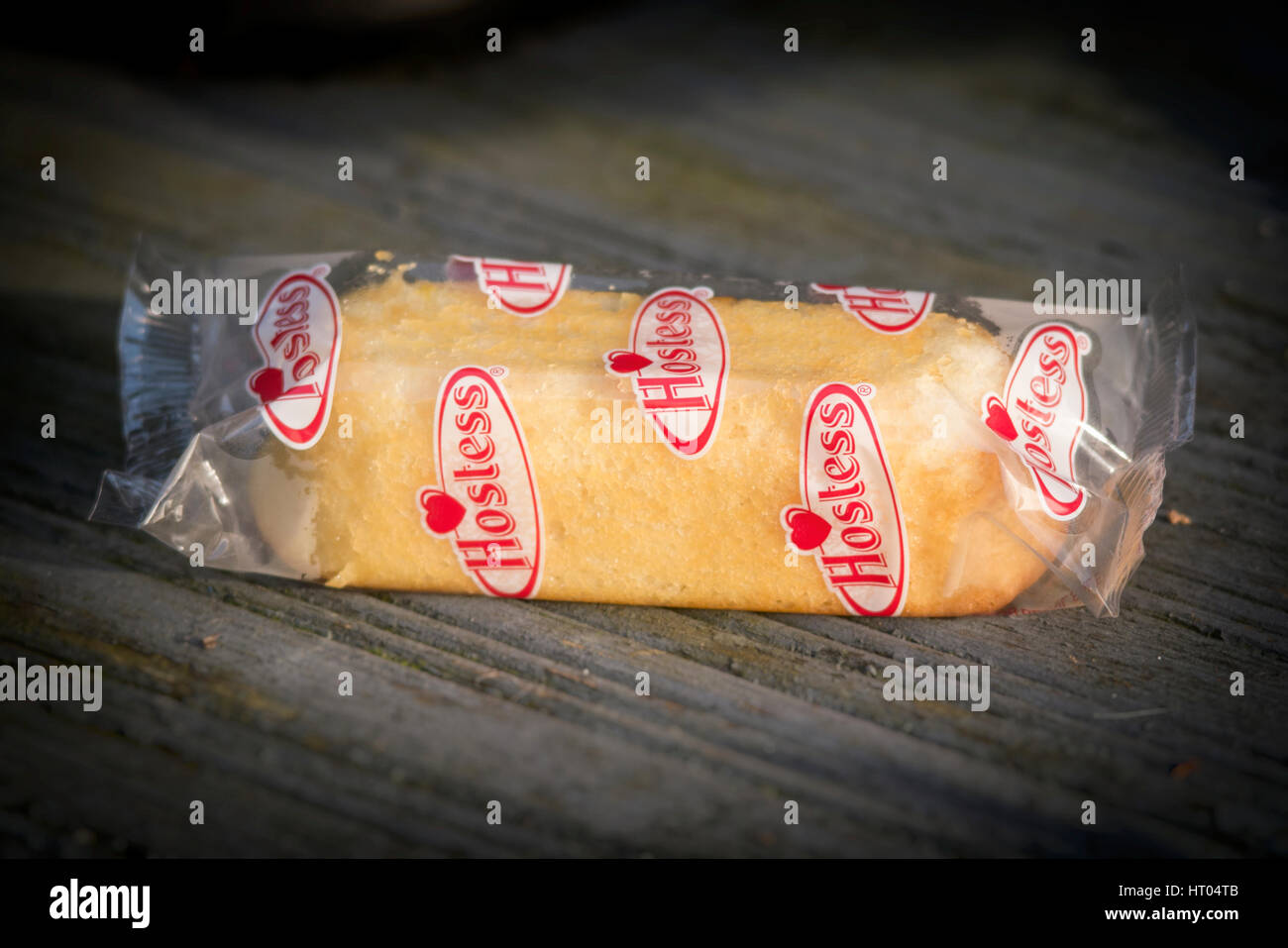 Hostess Twinkie torta, una crema tortina farcita realizzati e distribuiti  da hostess Marche, Twinkies sono state prodotte per la prima volta in  America nel 1930 Foto stock - Alamy