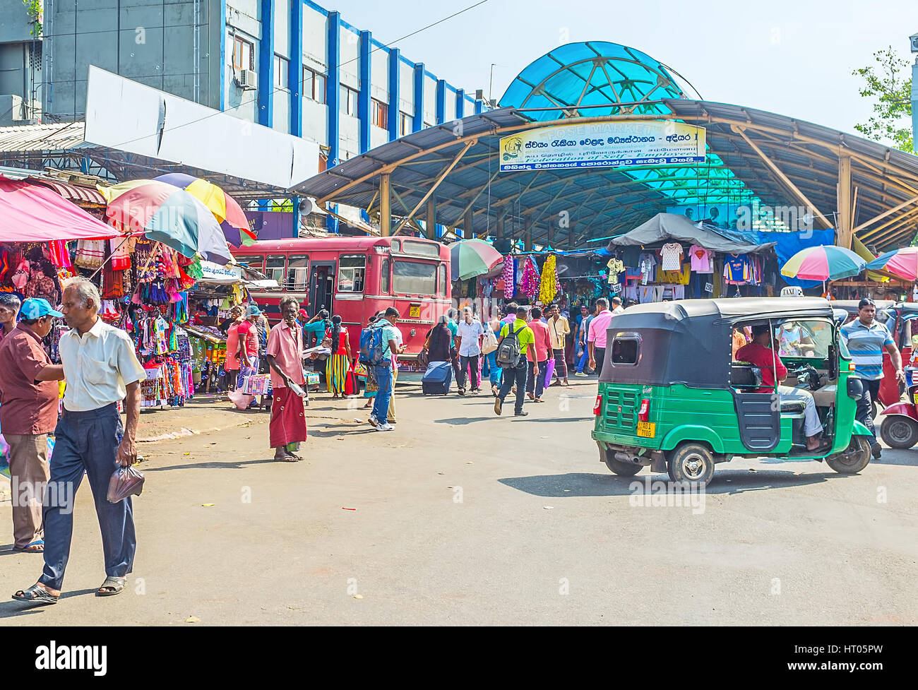 COLOMBO, SRI LANKA - 6 dicembre 2016: la coperta Fose Mercato nel quartiere di Pettah situato accanto al Municipio della Città Vecchia, il 6 dicembre in Colombo. Foto Stock