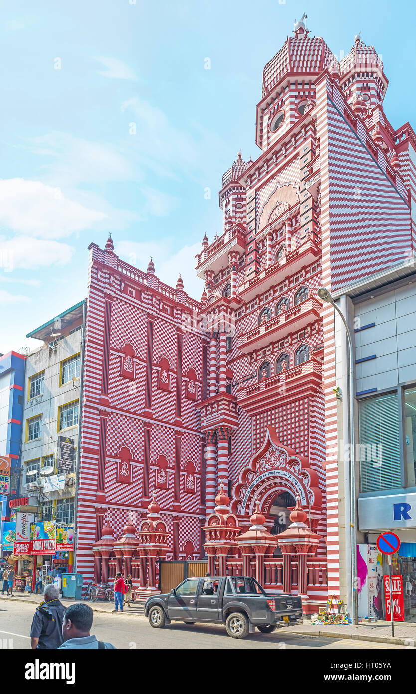 COLOMBO, SRI LANKA - 6 dicembre 2016: Il Jami-Ul-Alfar Moschea, famosa anche come il rosso Masjid, è degno di nota il punto di riferimento della città situato in Pettah Foto Stock