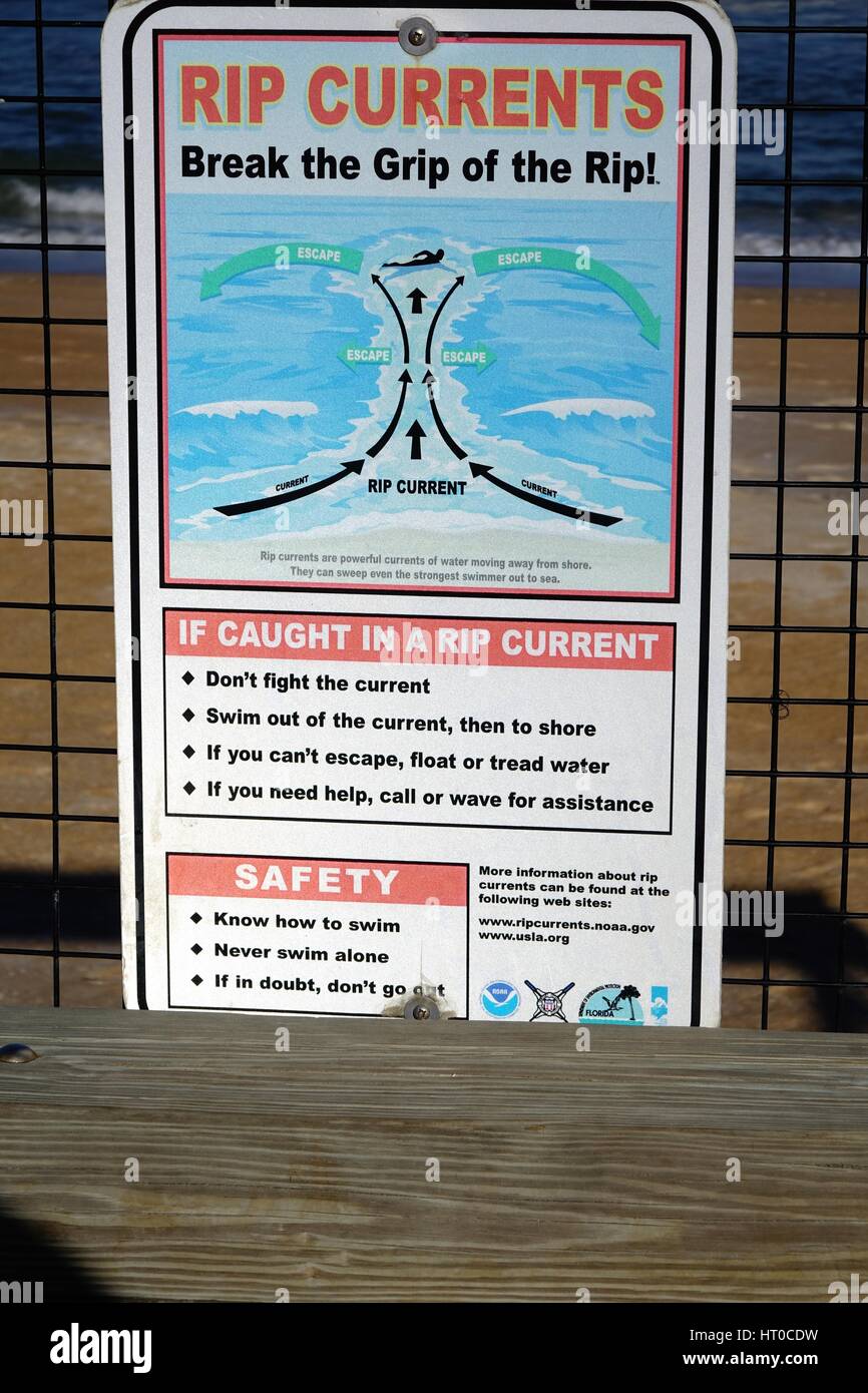 Segno di avvertimento di correnti di rip all'oceano, Flagler Beach, Florida Foto Stock