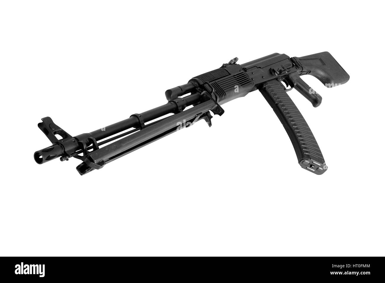 Arma - Una chiusura nero fucile da assalto su uno sfondo bianco. Essa è isolata, il lavoratore di percorsi è presente. Foto Stock