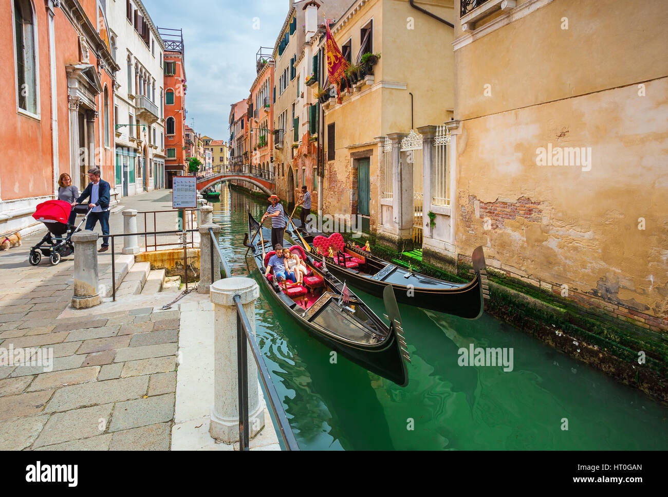 Venezia,ITALIA-Maggio 28, 2016: vista sul canal con gondole di Venezia romantica,Italia Foto Stock