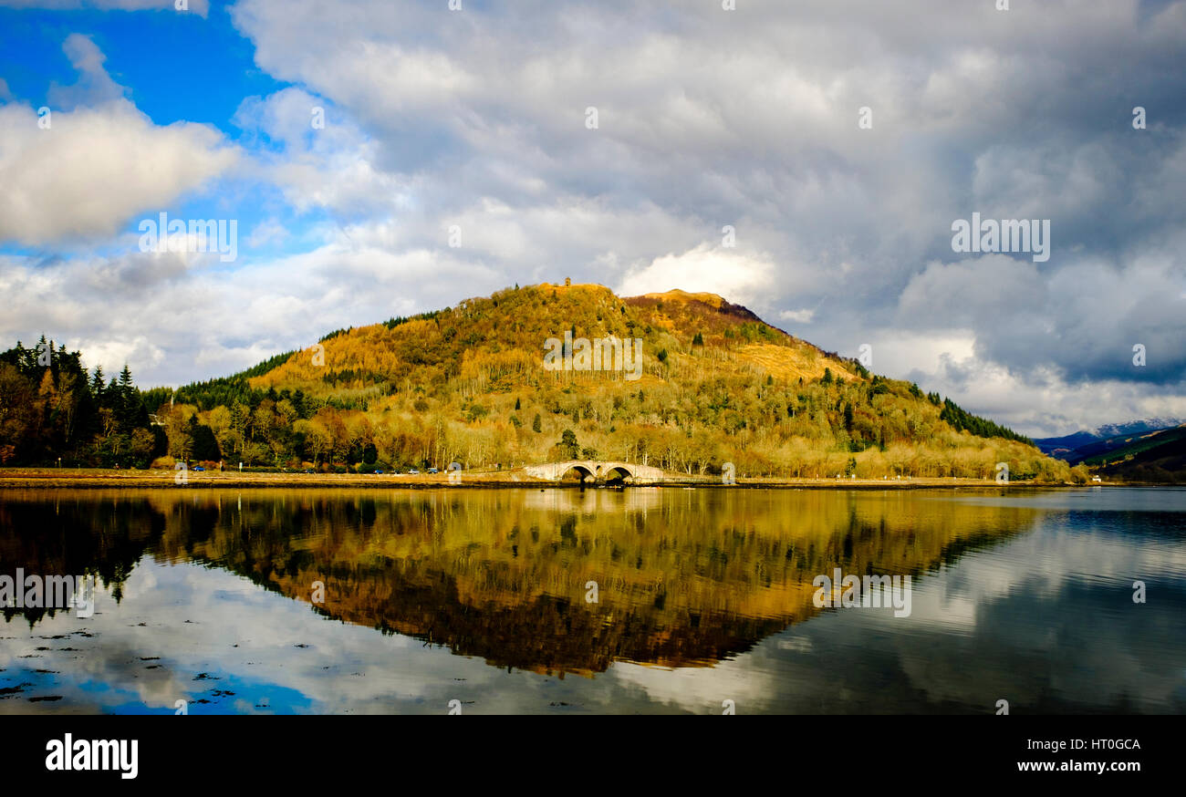 Aray ponte costruito dal generale Wade in 1775 sulla vecchia strada militare in Inveraray, Argyll and Bute, Scozia Foto Stock