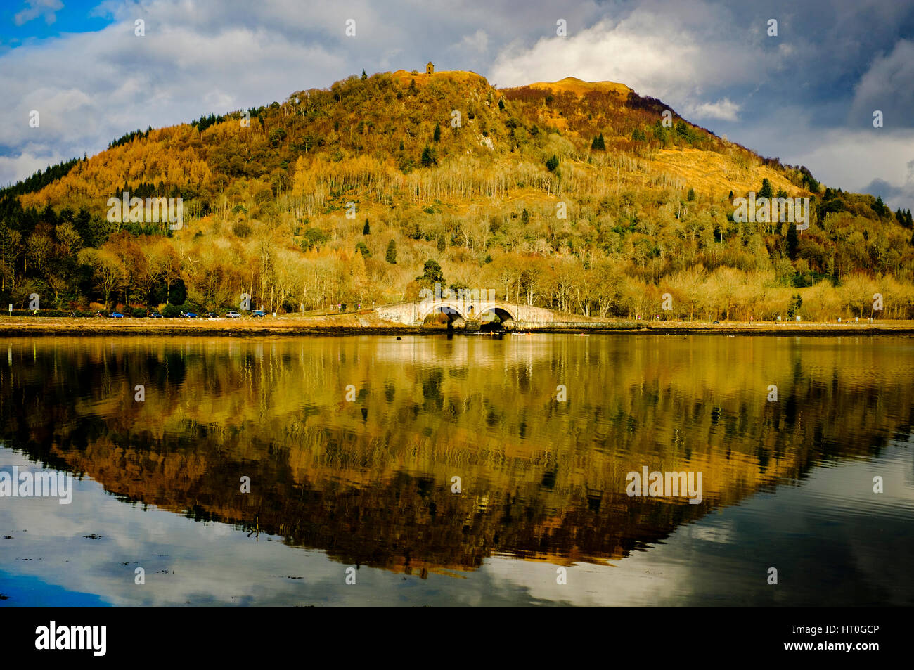 Aray ponte costruito dal generale Wade in 1775 sulla vecchia strada militare in Inveraray, Argyll and Bute, Scozia Foto Stock