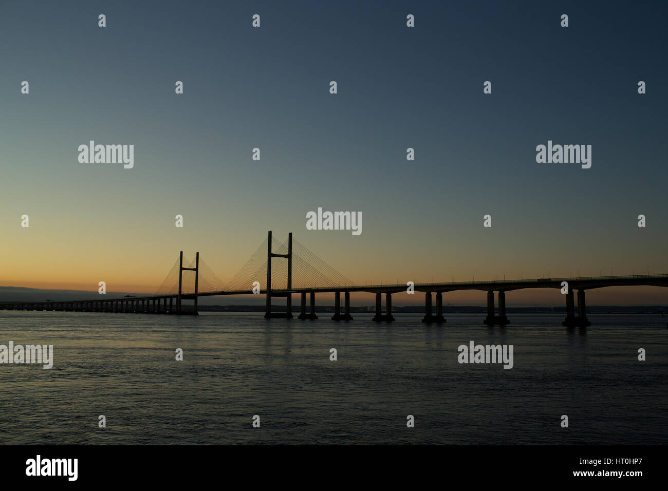 La mattina presto la luce illumina il secondo incrocio Severn, Regno Unito Foto Stock