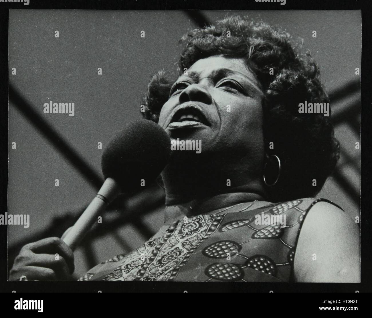 Cantante americana Sarah Vaughan presso il Capital Radio Jazz Festival, Knebworth, Hertfordshire, 1981. Artista: Denis Williams Foto Stock