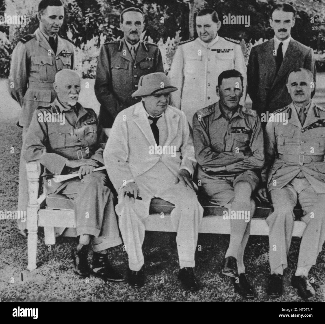 " Nella parte anteriore in Egitto: il sig. Churchill al Cairo con membri del Medio Oriente consiglio di guerra", 1942. Artista: sconosciuto. Foto Stock