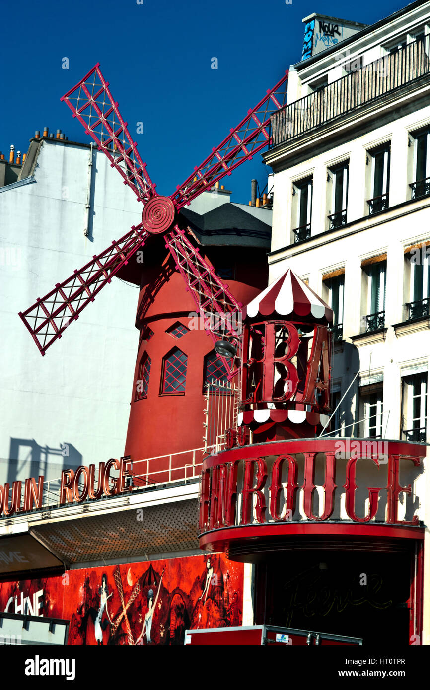 Cabaret 'Moulin Rouge' (mulino a vento rosso). Pigalle. Montmartre. Parigi, Francia, Europa. Foto Stock