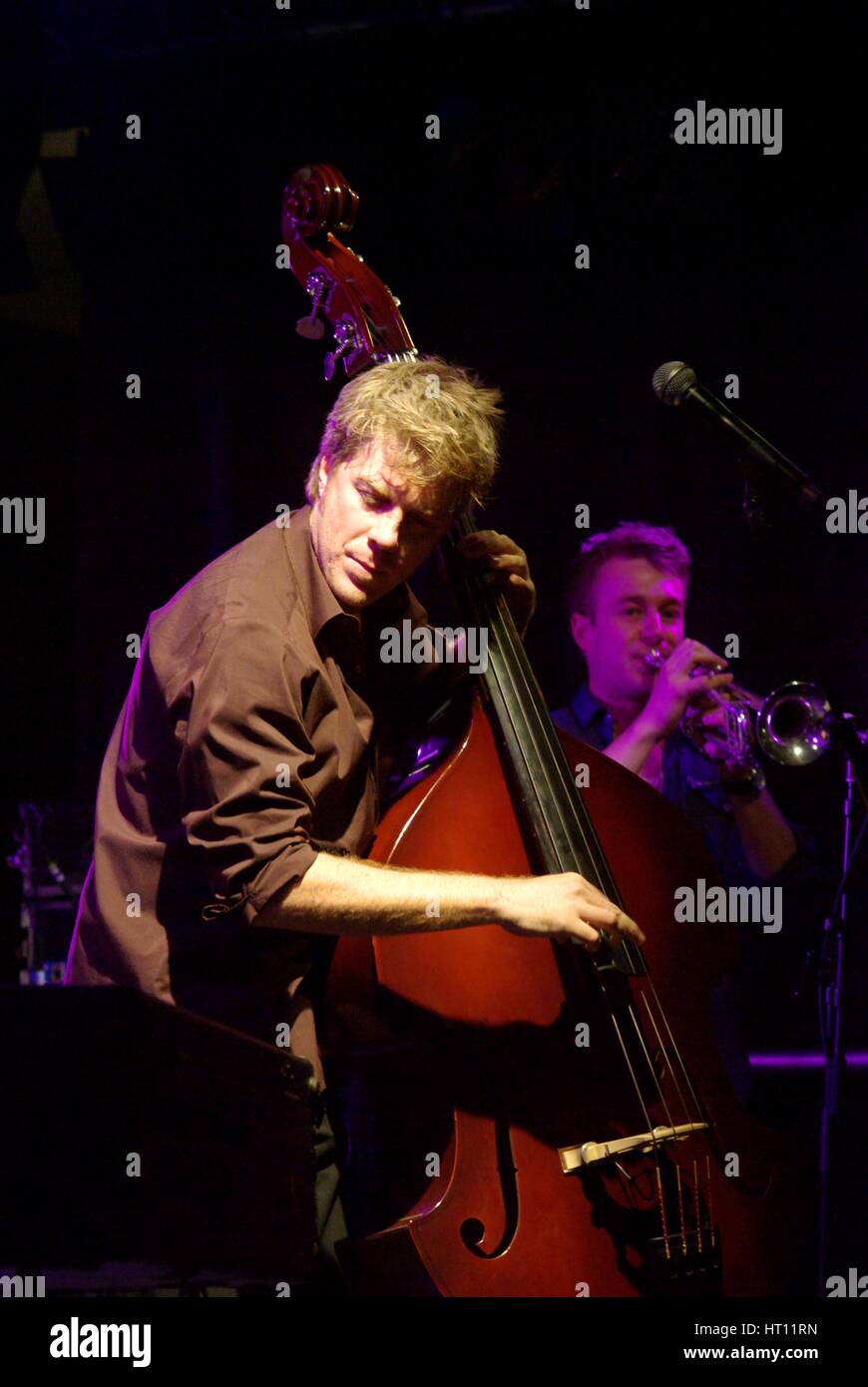 Kyle Eastwood, Imperial Wharf Jazz Festival, Londra. Artista: Brian O Connor Foto Stock