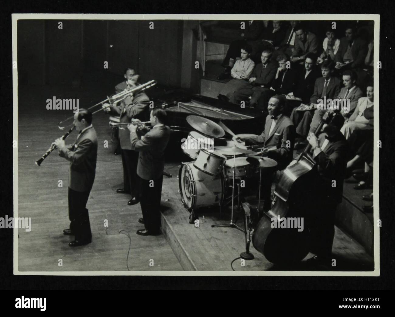 Jack Teagarden la band in concerto a Colston Hall, Bristol, 1957. Artista: Denis Williams Foto Stock