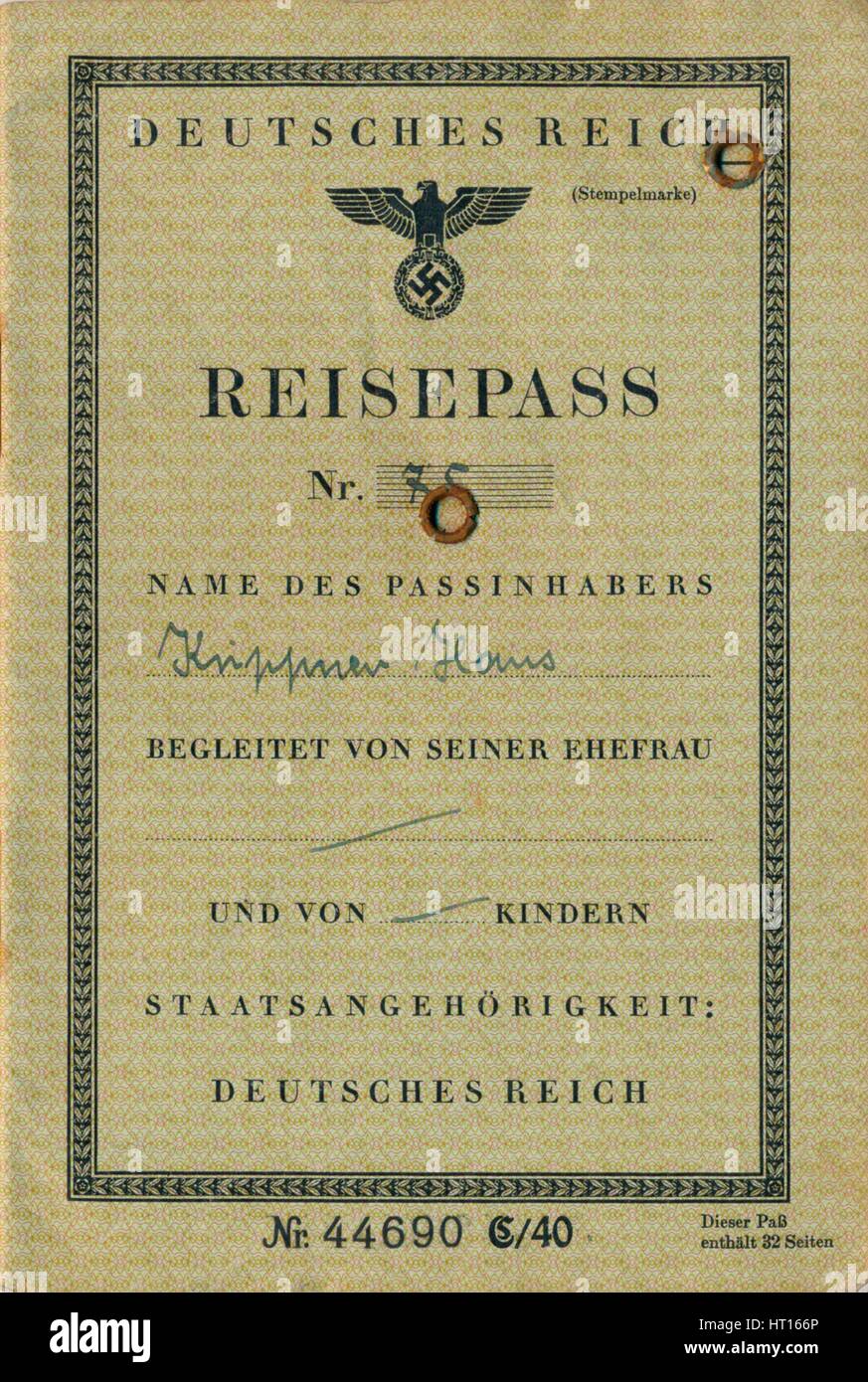 Pagina interna da un nazista passaporto tedesco, c1941. Artista: sconosciuto. Foto Stock