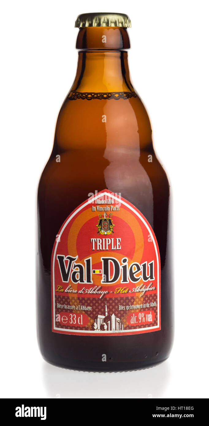 Bottiglia del belga Val Dieu Triple birra isolato su uno sfondo bianco Foto Stock