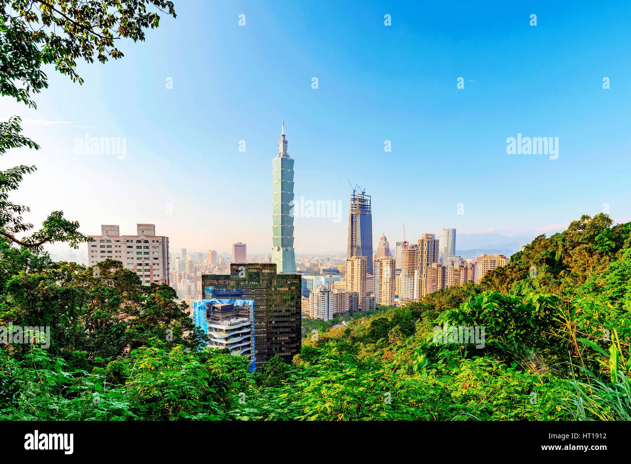 Vista del centro cittadino di Taipei dalla montagna di elefante Foto Stock