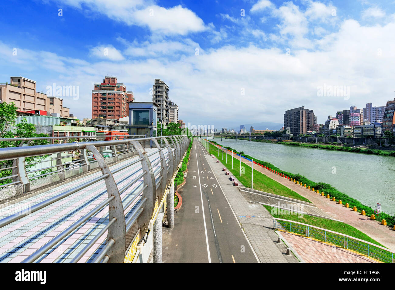 Vista di Taipei Riverside park e architettura Foto Stock