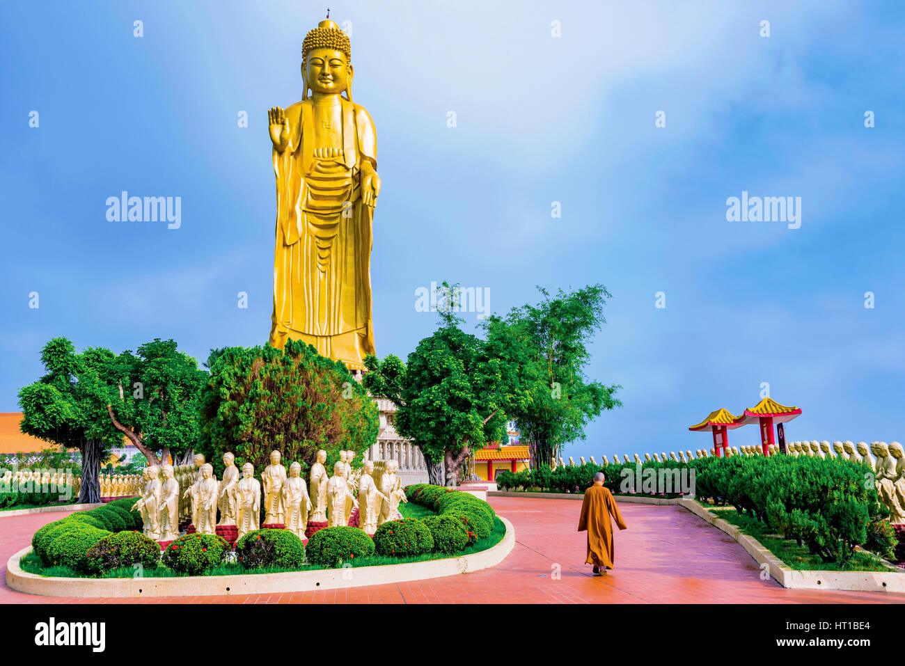 Big Buddha con tempio motivi e natura Foto Stock