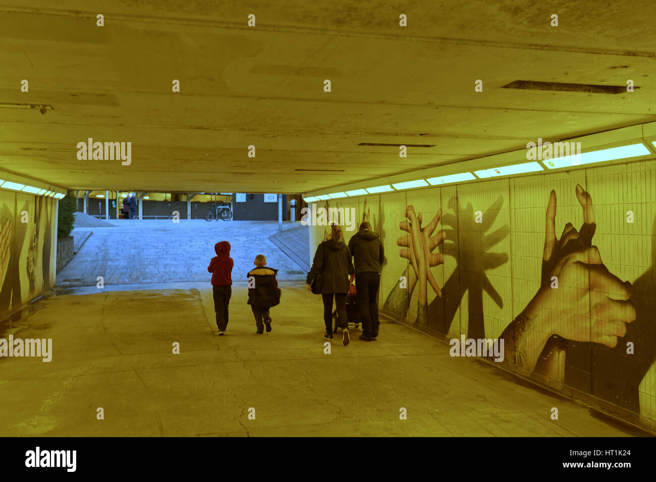 Paesaggio urbano moderno di tunnel di isolamento di vita Foto Stock