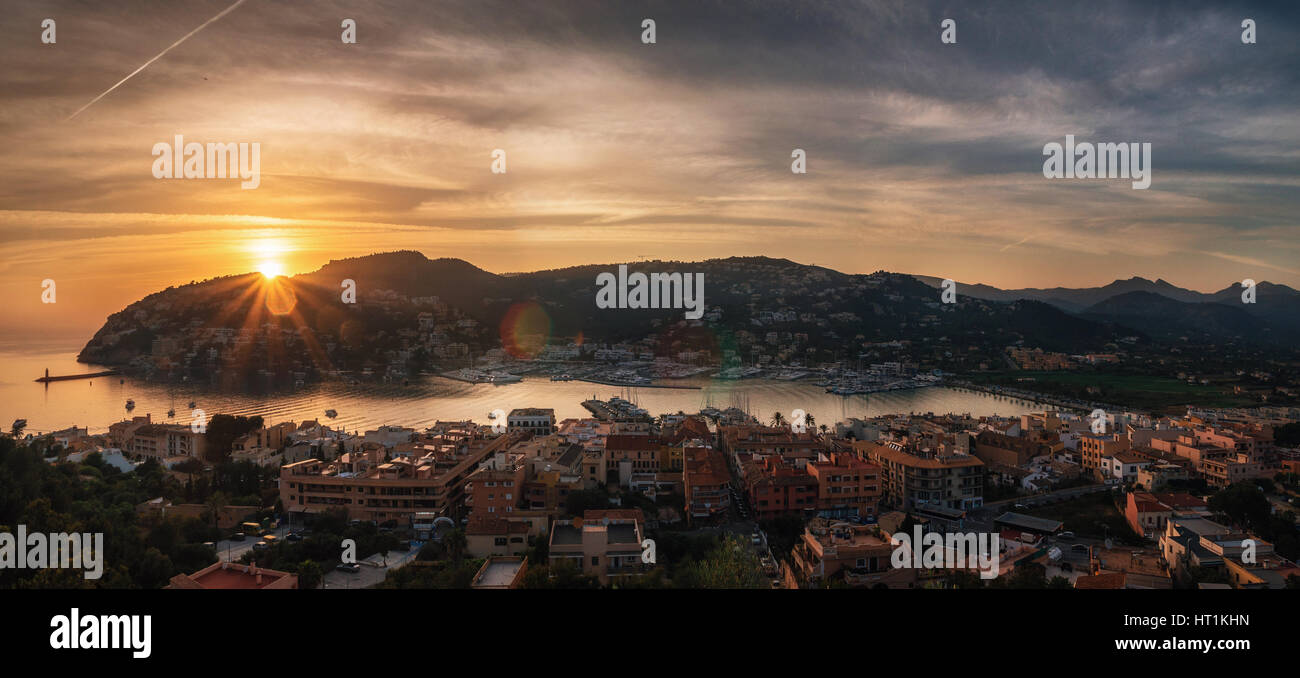 Vista panoramica del Porto di Port de Andratx al tramonto, Maiorca, isole Baleari, Spagna, Europa Foto Stock