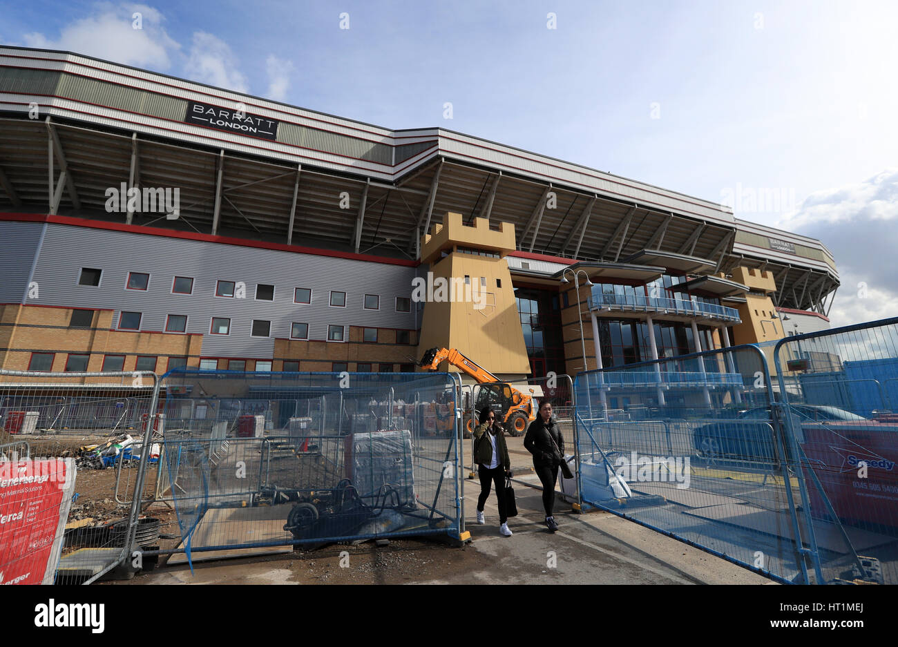 Demolizione continua a Boleyn Ground come West Ham vecchio stadio è riproposto in un complesso residenziale. Stampa foto di associazione. Picture Data: lunedì 6 marzo 2017. Vedere PA storia SOCCER West Ham. Foto di credito dovrebbe leggere: Tim Goode/PA FILO Foto Stock