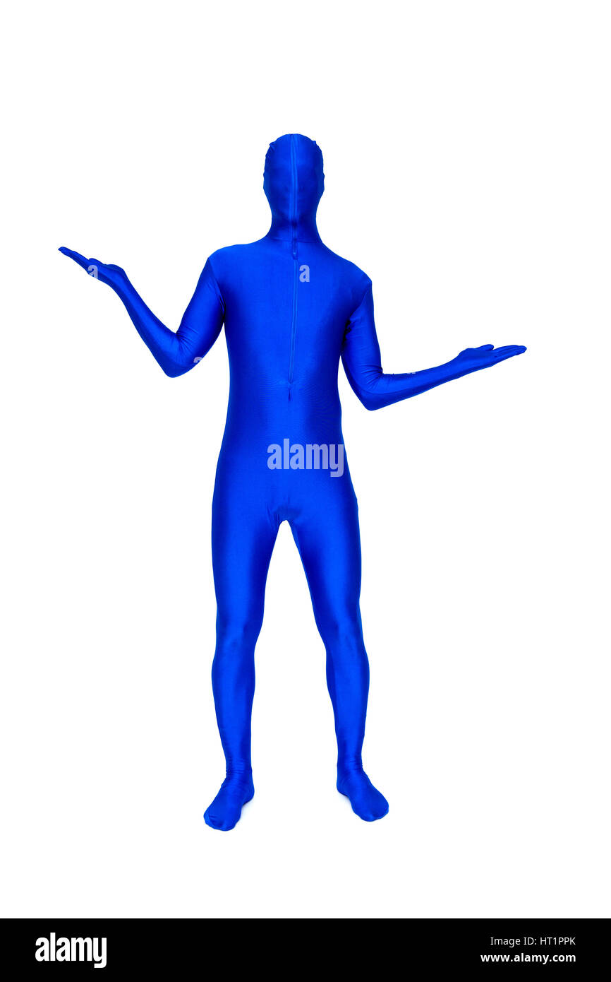 Misterioso uomo blu in costume gesti con le mani Foto Stock