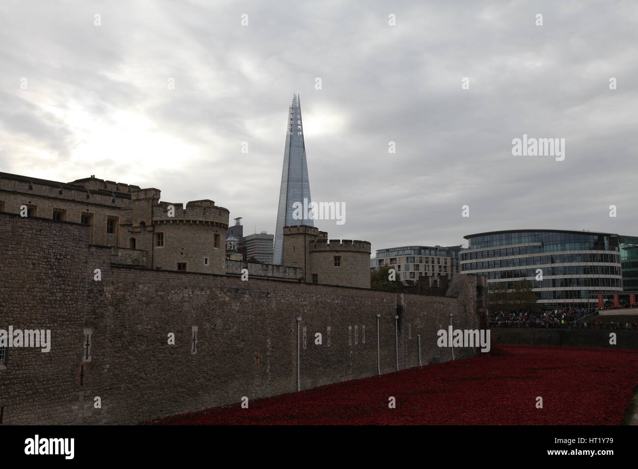 "Sangue spazzata di terre e mari di Rosso", Torre di Londra, 2014. Artista: Sheldon Marshall Foto Stock