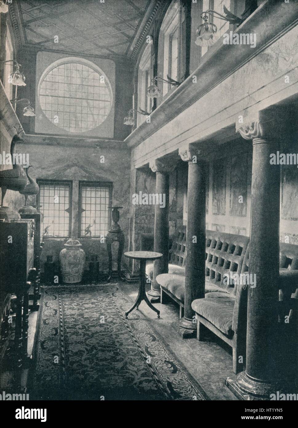 Sala di marmo al n. 1 di Holland Park, 1898. Artista: Philip Webb Artista: sconosciuto Foto Stock