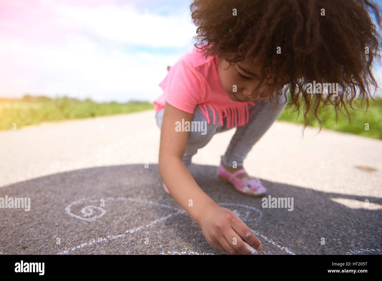 Bambina sta andando a rotto il pinata per il loro compleanno Foto stock -  Alamy