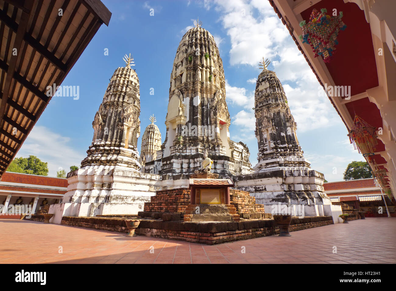 Il Wat Phra Mahathat pagode di Ratchaburi, Thailandia Foto Stock