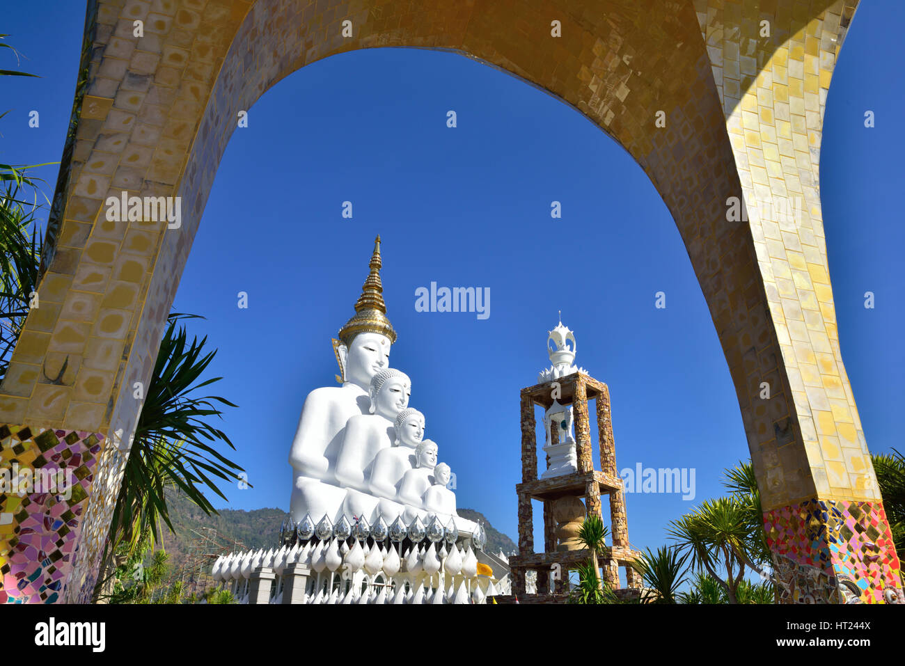 PHETCHABUN, Tailandia - 26 dicembre 2014: Big Buddha immagini a Wat son Pha Kaew. Wat Pha Kaew son o Wat Phra Thart Pha Kaew è un monastero buddista Foto Stock