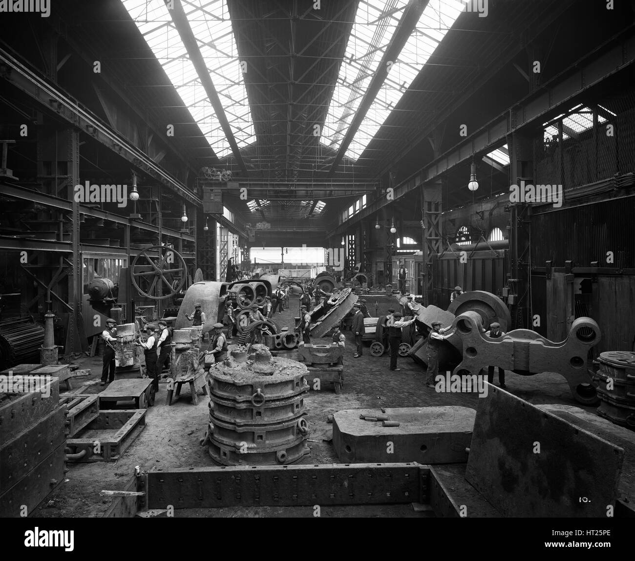 Cammell Laird il ciclope inesplosi pneumatico in acciaio e la molla funziona, Sheffield, Yorkshire, 1913. Artista: H Bedford Lemere. Foto Stock