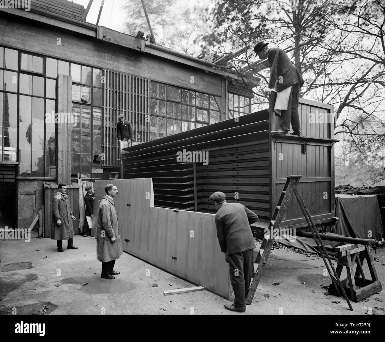 Fabbricazione di velivoli, Waring e Gillow fabbrica, Hammersmith, London, novembre 1916. Artista: Adolph Augusto Boucher. Foto Stock