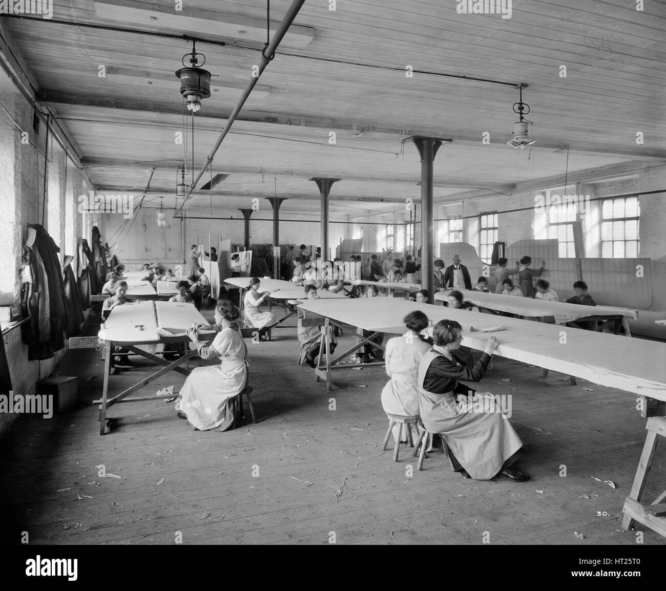 Fabbricazione di velivoli, Waring e Gillow fabbrica, Lancaster, Lancashire, Gennaio 1917. Artista: H Bedford Lemere. Foto Stock