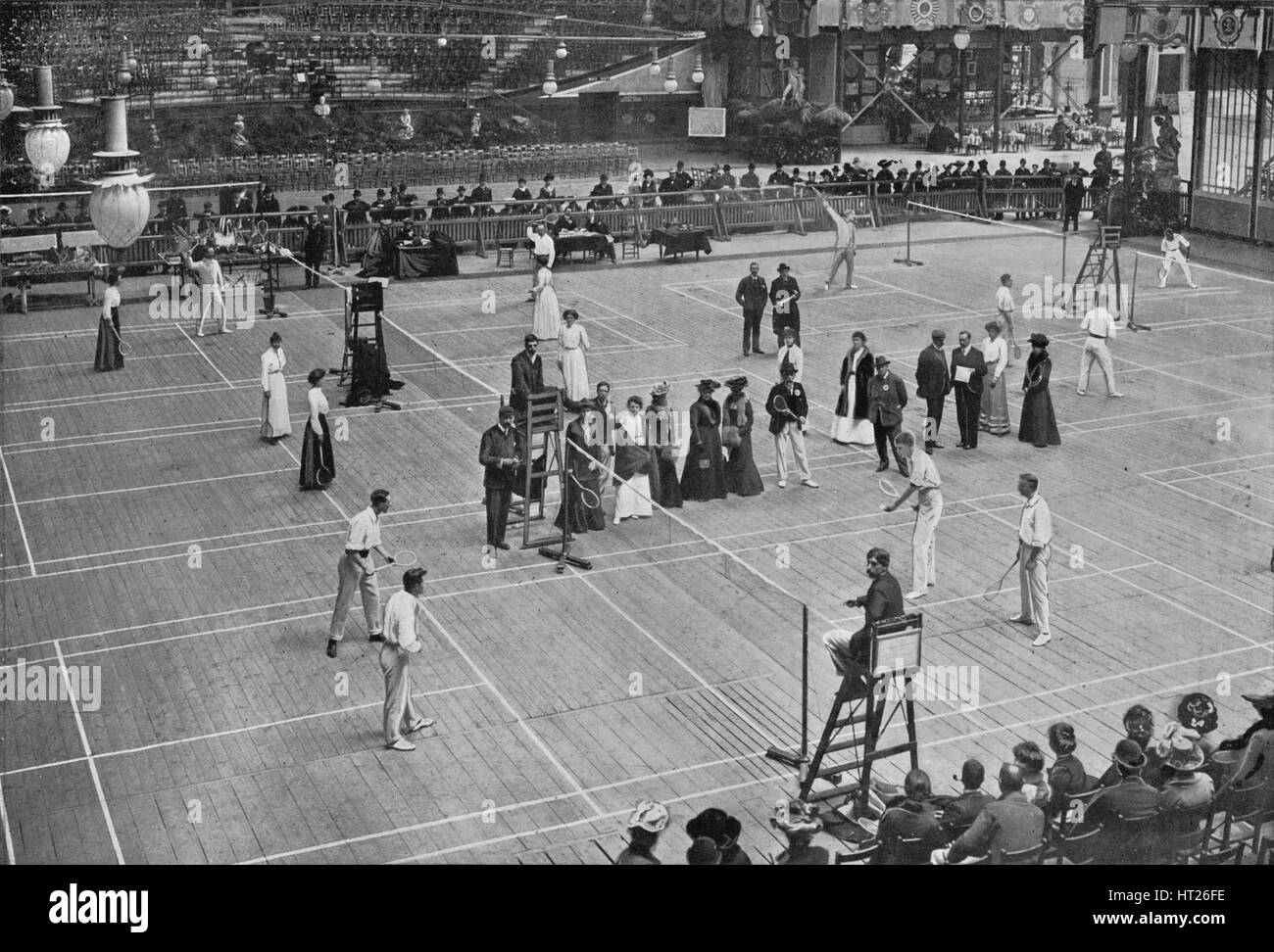 'Un torneo di Badminton presso il Palazzo di Cristallo", 1902, (1903). Artista: Russell & Sons. Foto Stock