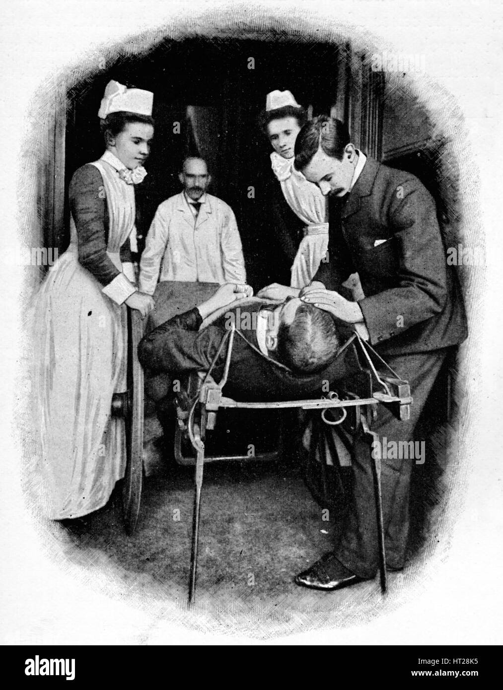 Ricezione di un caso di incidente a Poplar Hospital di Londra, c1903 (1903). Artista: sconosciuto. Foto Stock