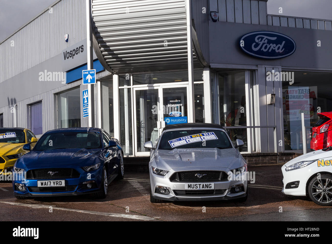 Vospers è uno dei principali concessionari auto nel Devon e Cornwall,concessionaria ford,una concessionaria adesso. Modelli: Fiesta, Focus, Edge, Ecosport, S-Max, Mo Foto Stock