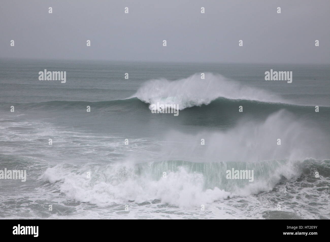Johnny Leon navigare Cribbar, Newquay, come tempesta Doris ciglia costa nord. Dotato di: Johnny Leon dove: Newquay, Cornwall, Regno Unito quando: 03 Feb 2017 Foto Stock