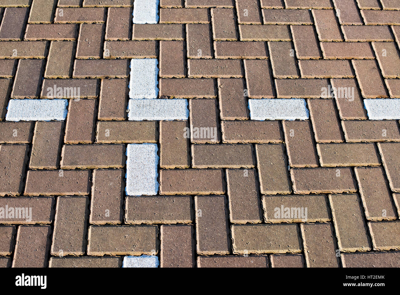 Abstract blocco a spina di pesce pavimentazione in un parcheggio auto pattern Foto Stock