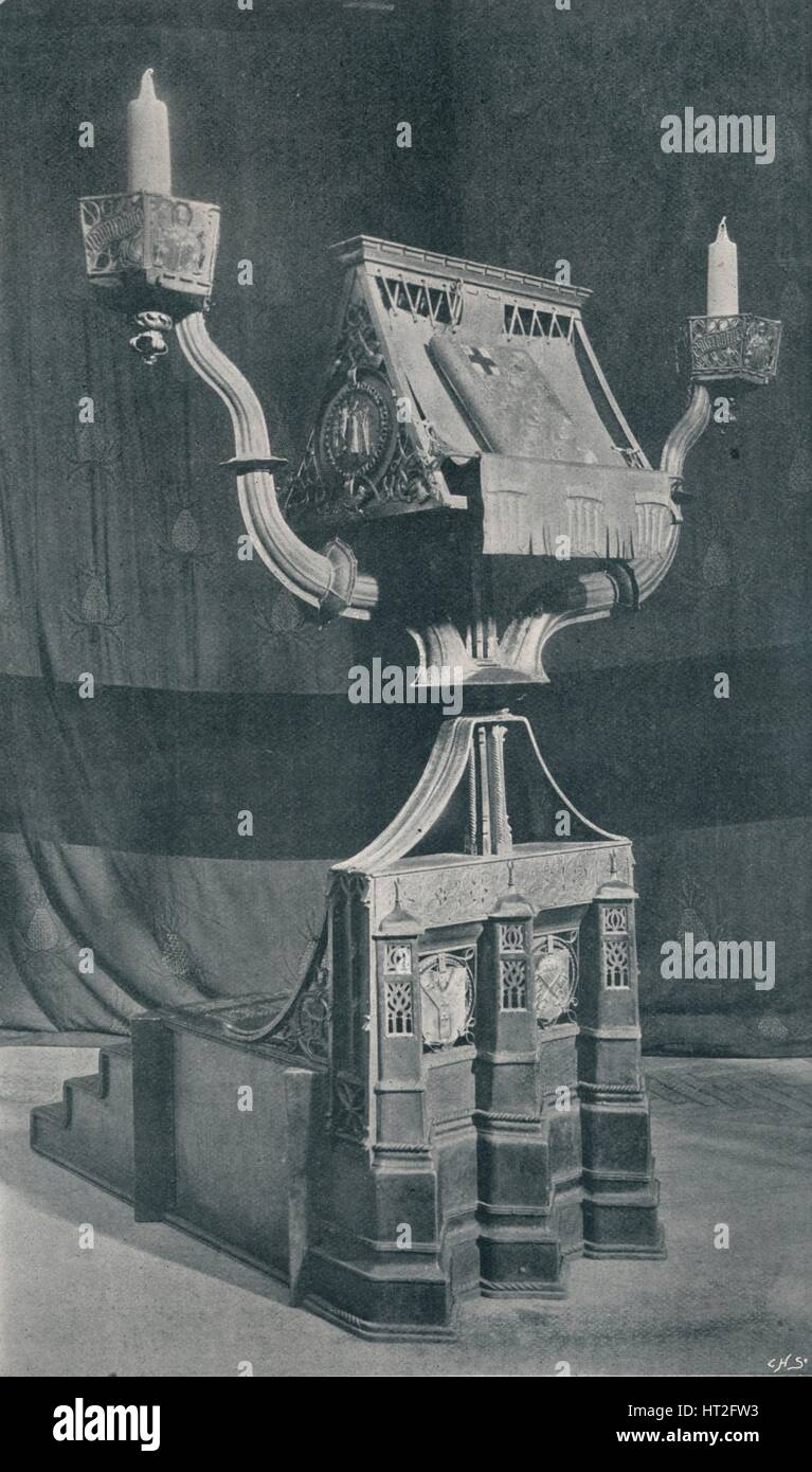 "Leggio con libri', c1895, (1897). Artista: William Bainbridge Reynolds. Foto Stock