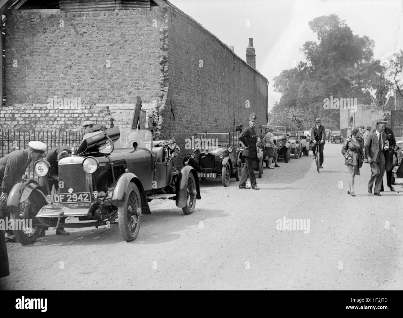 Star 18/50 e Austin 747 cc a nord ovest di Londra Motor Club Trial, 1 giugno 1929. Artista: Bill Brunell. Foto Stock