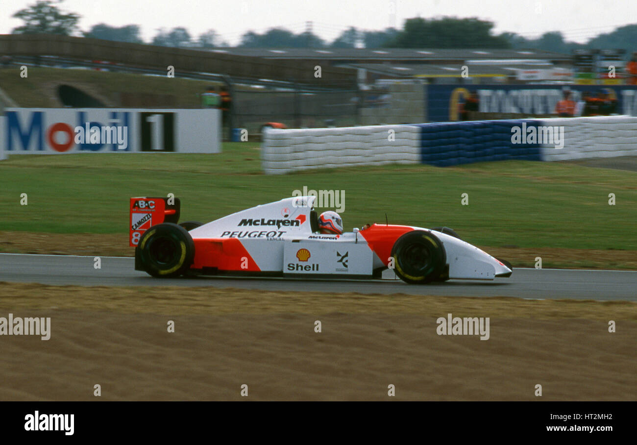 1994 Peugeot McLaren MP4-9 Martin Brundle, test di pneumatici a Silverstone Artista: sconosciuto. Foto Stock