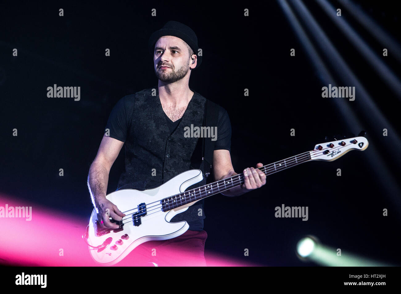 Milano, Italia. 06 Mar, 2017. Banda italiana Modà eseguire live al Mediolanum Forum Credito: Mairo Cinquetti/Alamy Live News Foto Stock