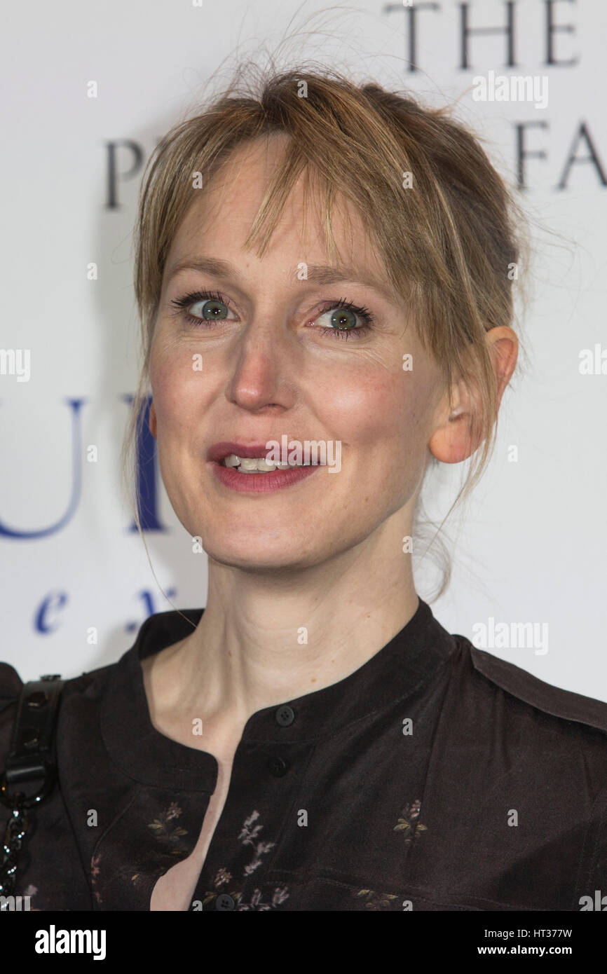 Londra, Regno Unito. 7 Mar, 2017. L'attrice Hattie Morahan. Tappeto rosso arrivi per il prossimo Gala presso il Teatro Nazionale. Il prossimo è un biennale fundrasing gala in sostegno della NT apprendimento. Credito: Bettina Strenske/Alamy Live News Foto Stock