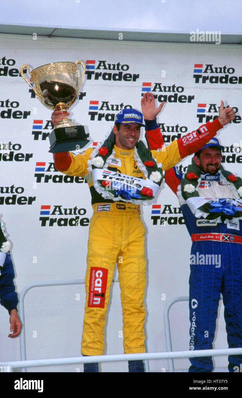 Alain Menu.British Touring Car conducente celebra la vittoria. Artista: sconosciuto. Foto Stock