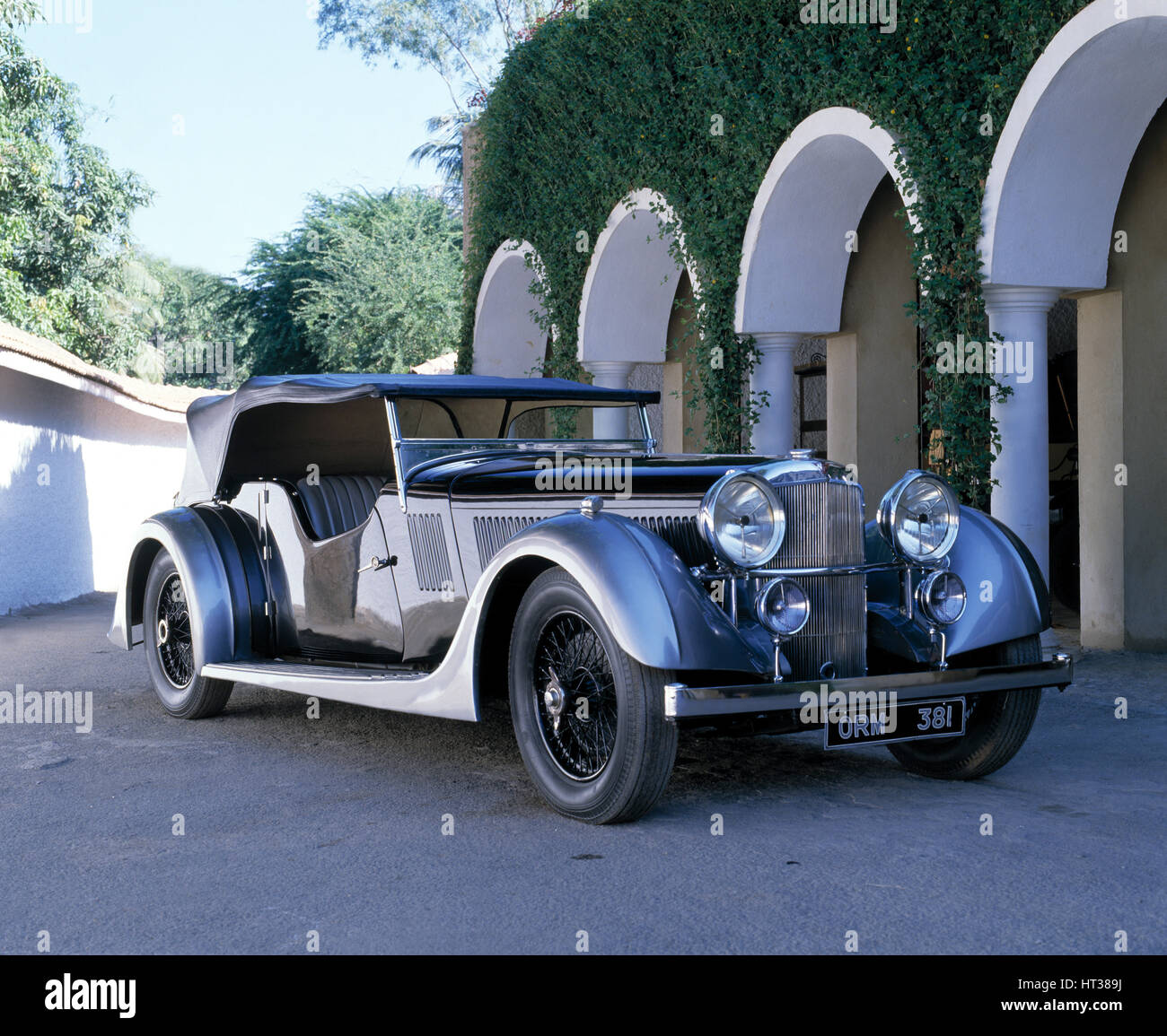 1936 velocità Alvis 25. Artista: sconosciuto. Foto Stock