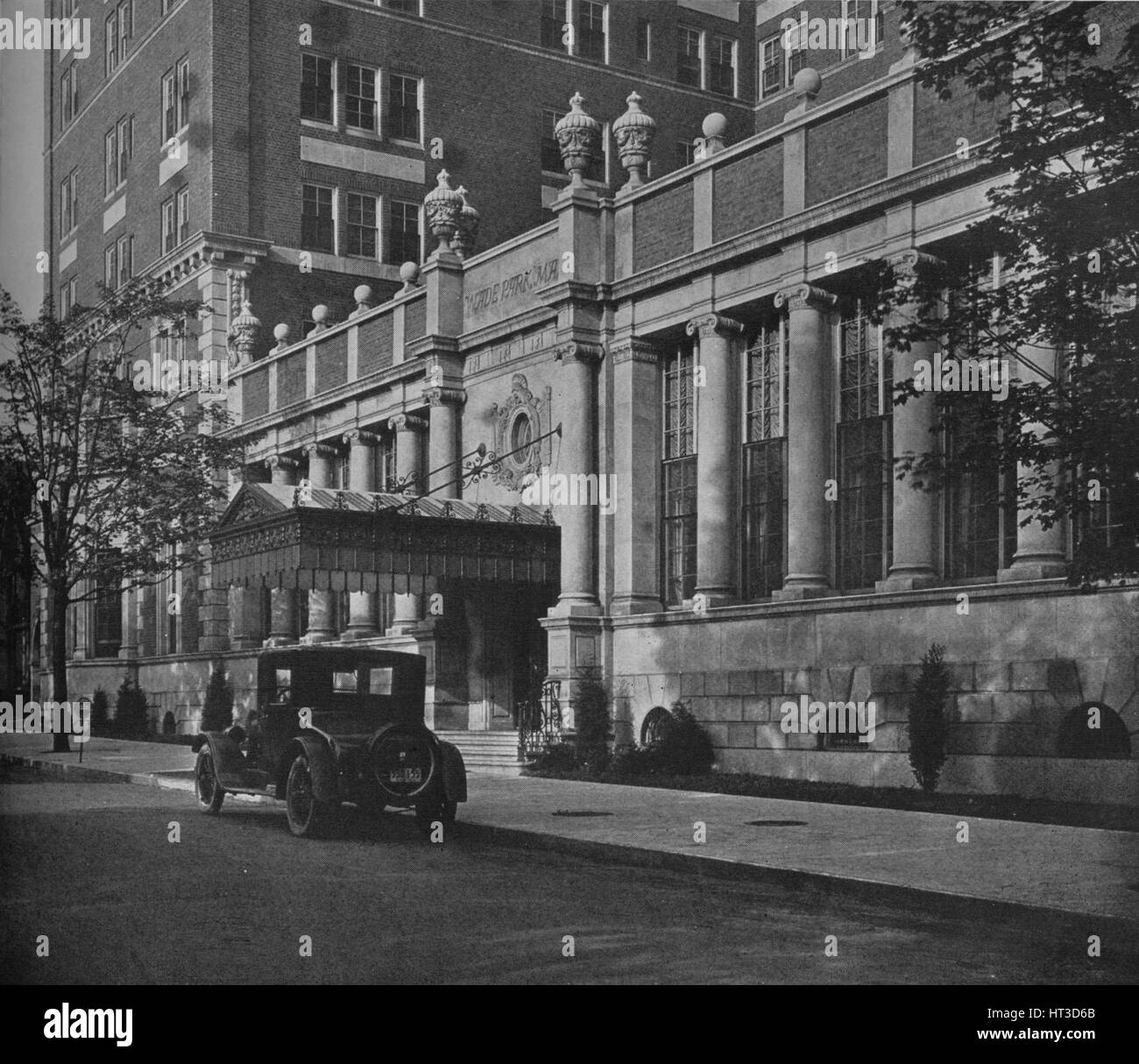 Dettaglio di ingresso, Wade Park Manor Hotel, Cleveland, Ohio, 1923. Artista: sconosciuto. Foto Stock